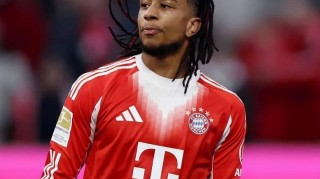 利物浦老队长推三人接班萨拉赫：欧冠顶级边锋，拜仁新“罗贝里”