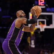 詹姆斯下家概率：骑士最高退役第二 开拓者上榜